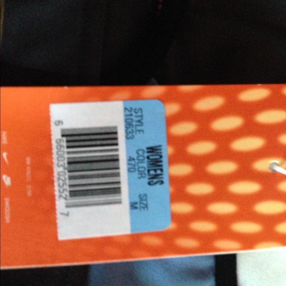 Nike drifit sports bra NWT - Picture 3 of 3